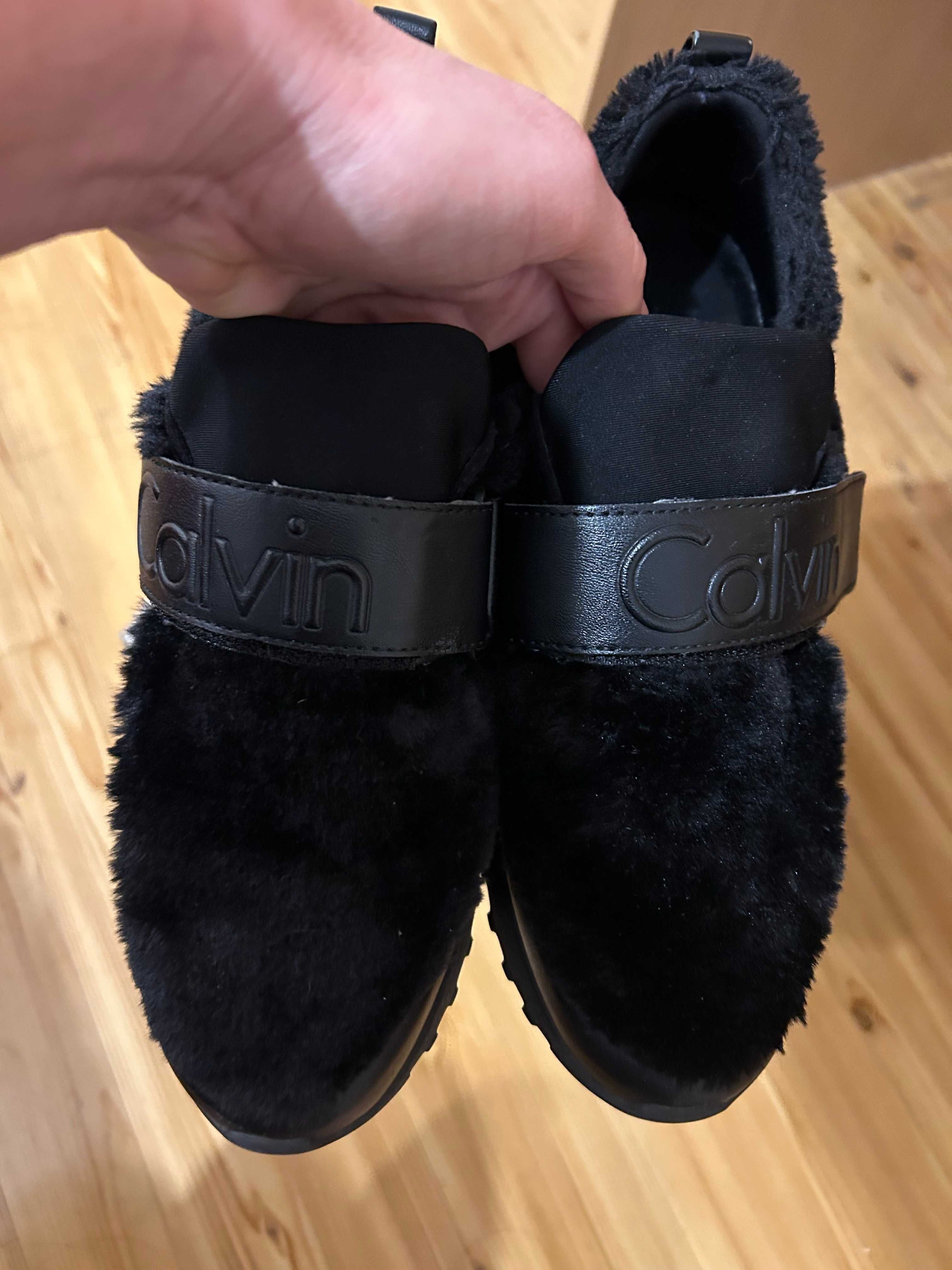 Calvin Klein нови меки обувки CK, 39