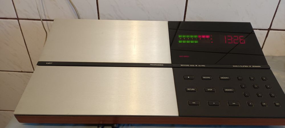 Deck Bang Olufsen model 6002 BEOCORD HX-PRO