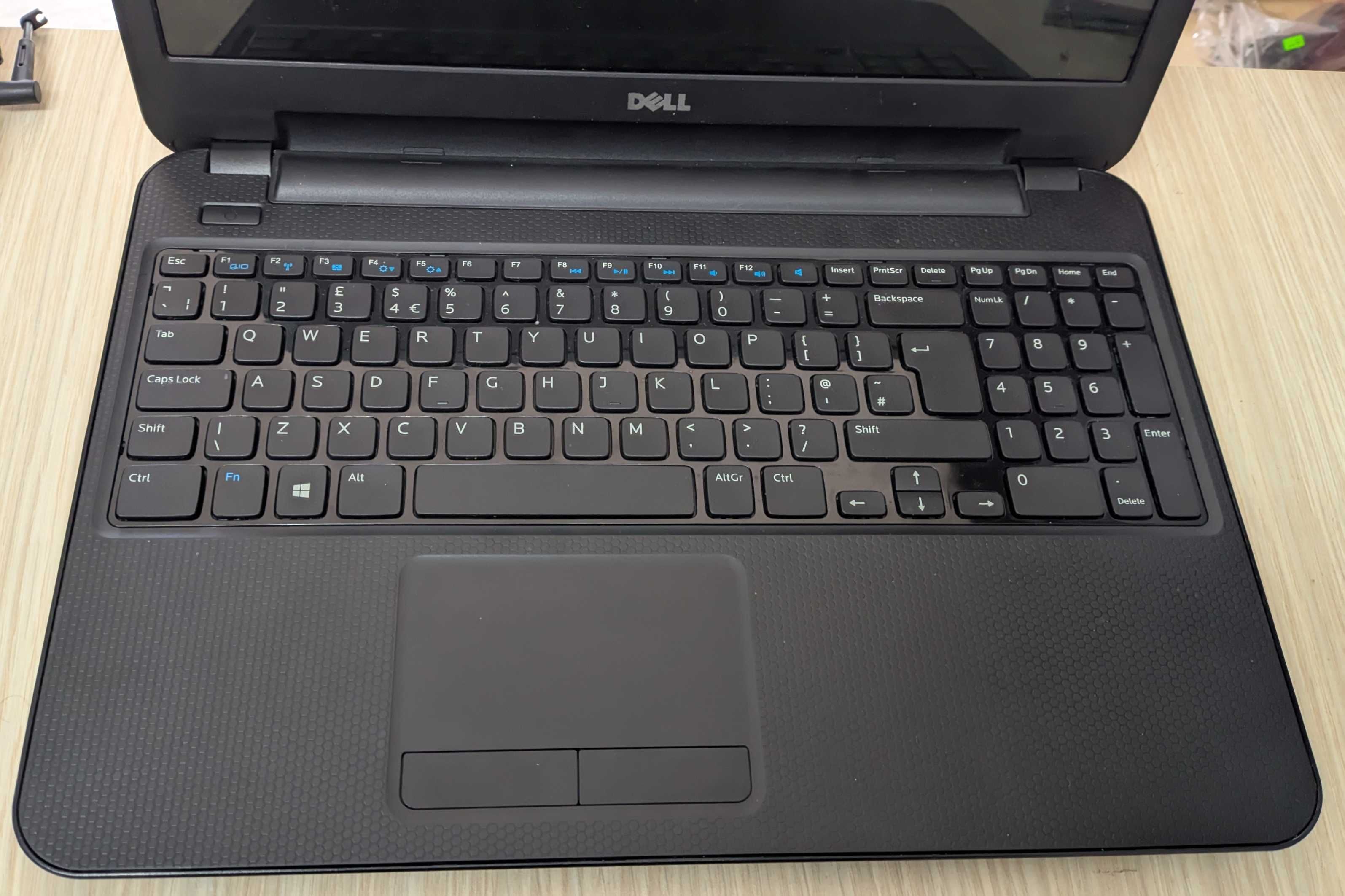 Лаптоп Dell Inspiron 3531 със забележки