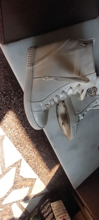 Botine aproape noi, purtate de câteva ori.
