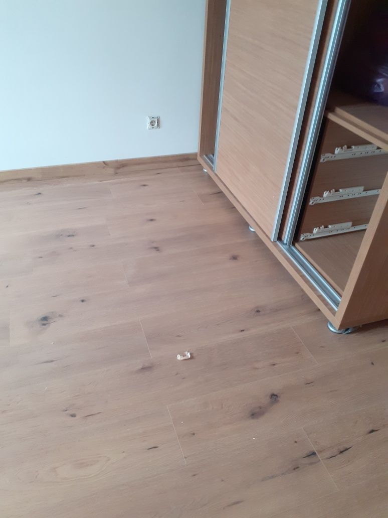 Parchet laminat  montaj cu plinta