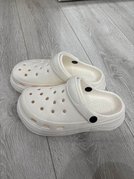 Продам кроксы новые