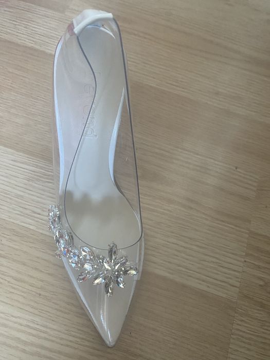 Pantofi cu toc transparenti cu pietre