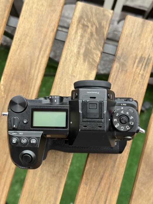 Panasonic Lumix s1 cu grip original, 4 acumulatori si cf express 512gb