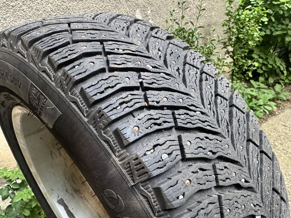 Set jante Dezent echipate cu Michelin de iarna pentru Toyota Rav4