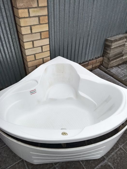 Ванна большая угловая