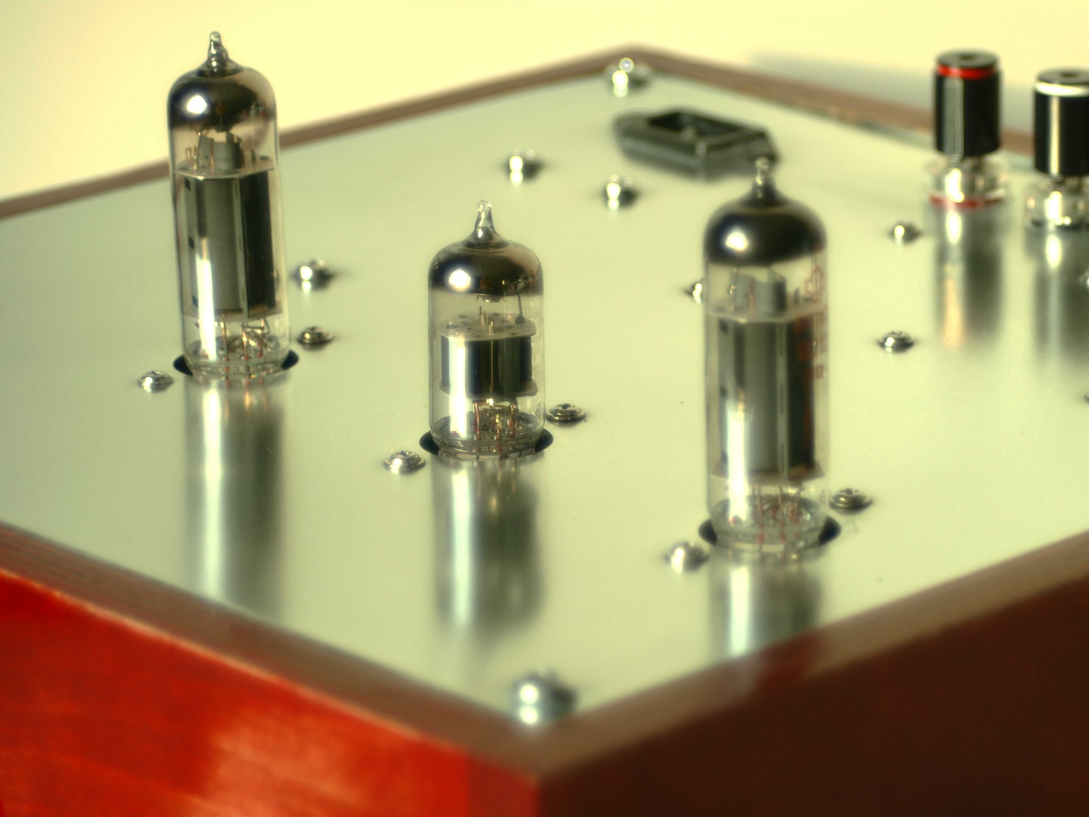 Ruby Resonance Enhancer – EL 84 SE Valve Amplifier - Лампов усилвател