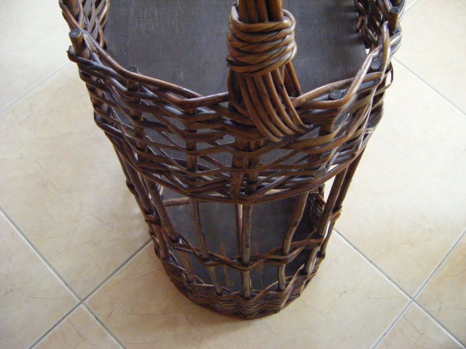 Декоративна плетена кошница