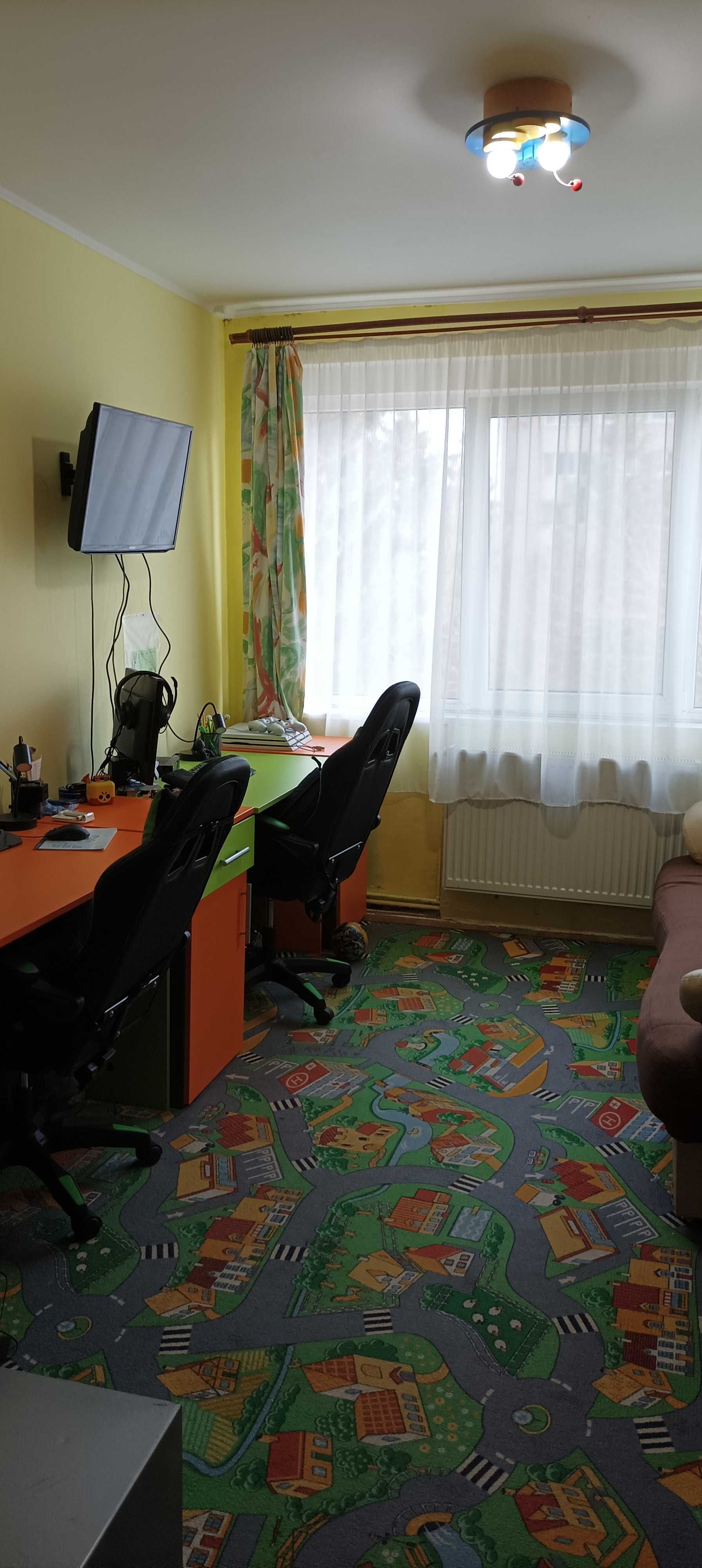 De vânzare apartament 3 camere in Aleea Carpați