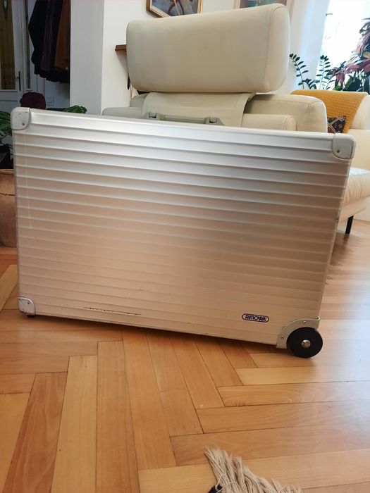 Valiza Rimowa 70x50x25, volum 78 litri din alauminiu eloxat cu 2 roti