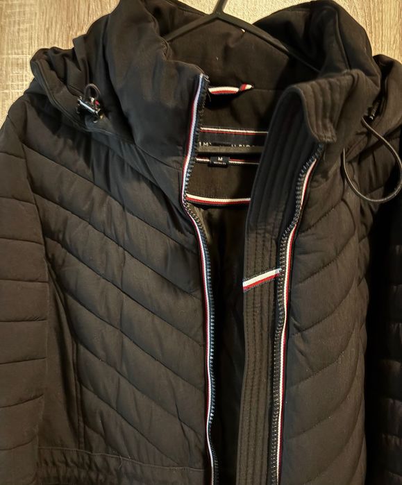 Дамско яке Tommy Hilfiger.