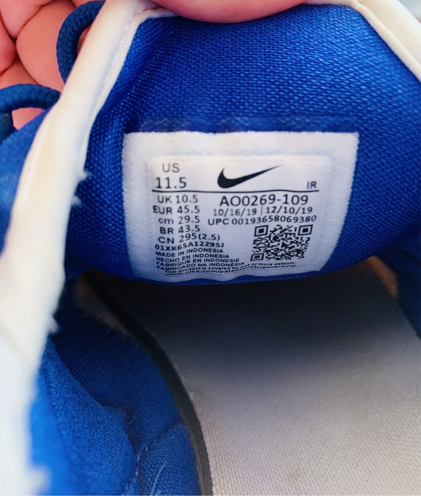 Nike кроссовки..