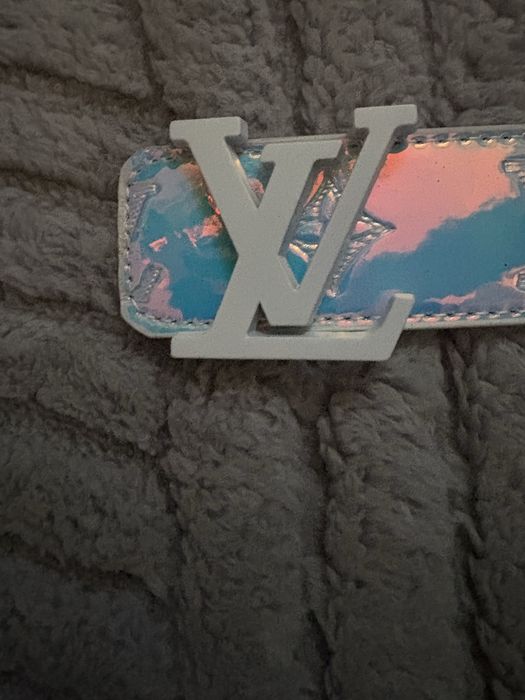 Vand curea lv alba cu accesorii noua