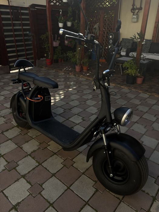 Scuter electric moped citycoco