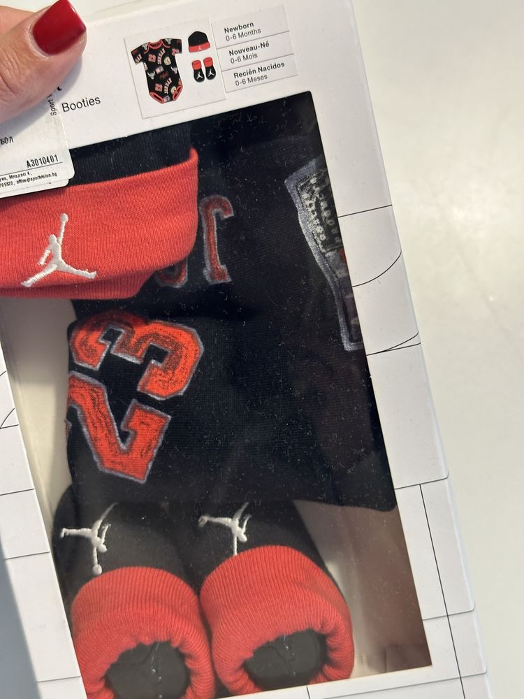 Чисто нови комплекти Nike Jordan за бебе 0-6м.