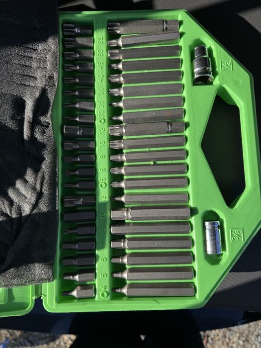 Trusa speciala cu 42 capete surubelnita