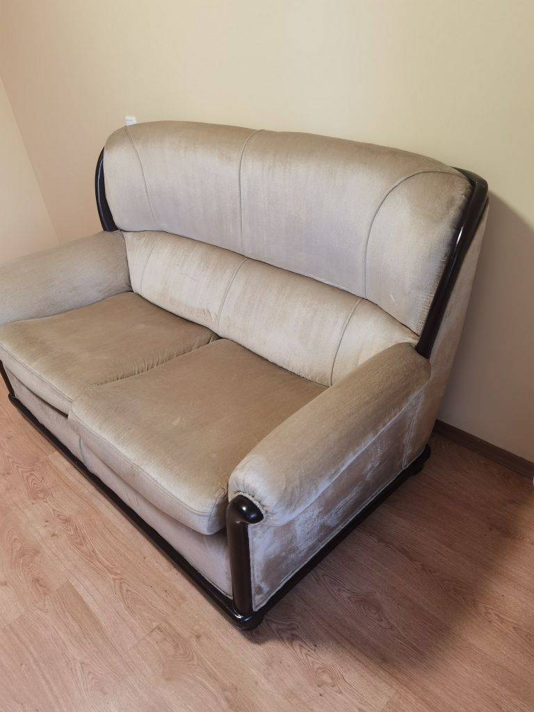 Продава диван двойка масивен