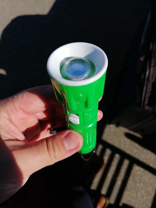 Lanterna si tablou la pachet