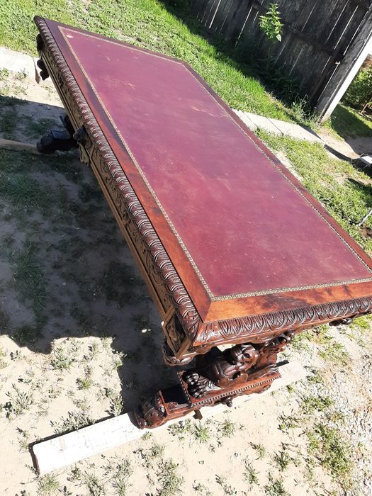 BIROU  cu 8 Scaune . Preț șoc ff.convenabil ptr.cunoscători  2200 euro