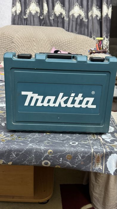 Перфоратор  янги макита оригинал марка 24 70