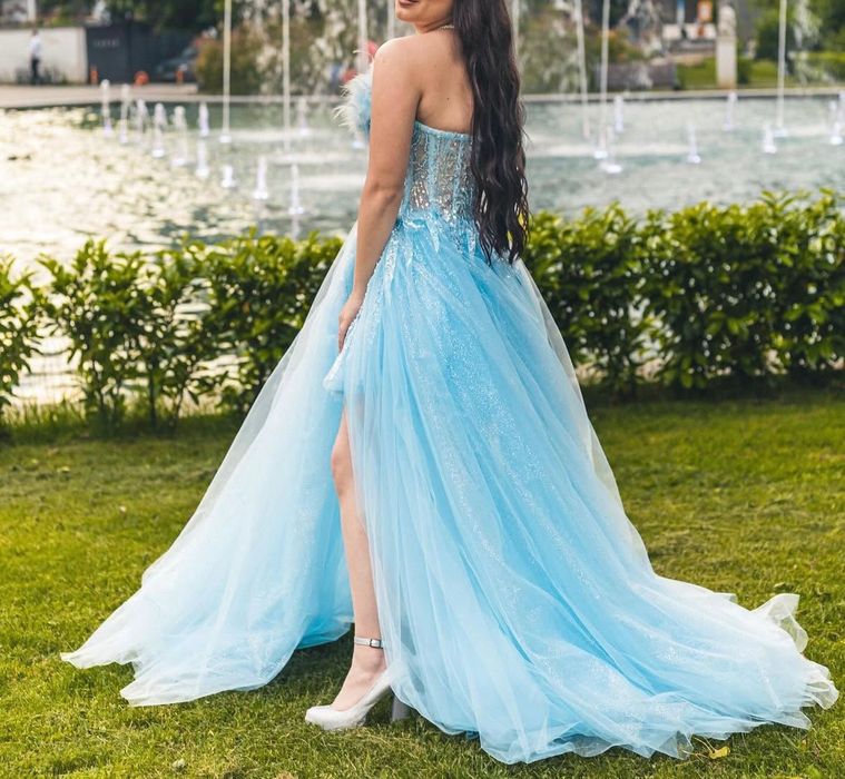 Дълга,синя бална рокля