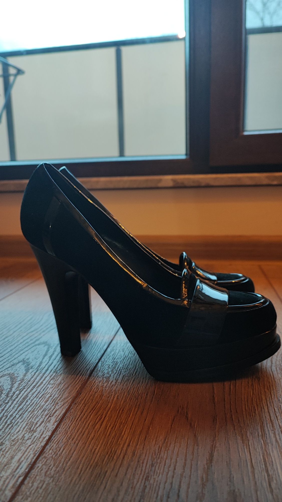 Дамски обувки Yves Saint Laurent 37.5