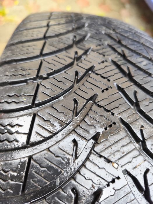 Vând cauciucuri Michelin 2015/60/17