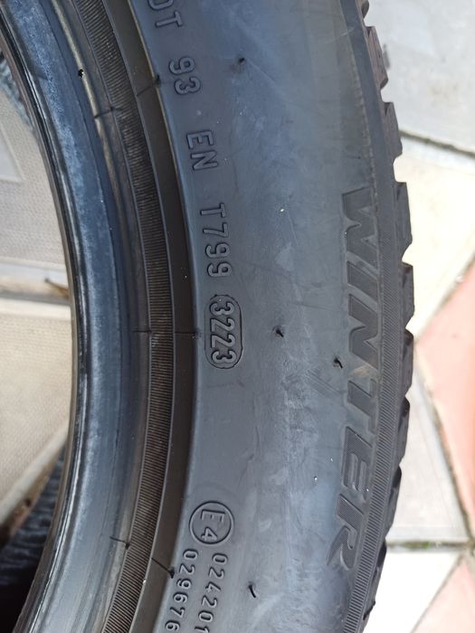 Vând 2 anvelope de iarna 225 55 r17 PIRELLI din 2023 rulate max 500 km