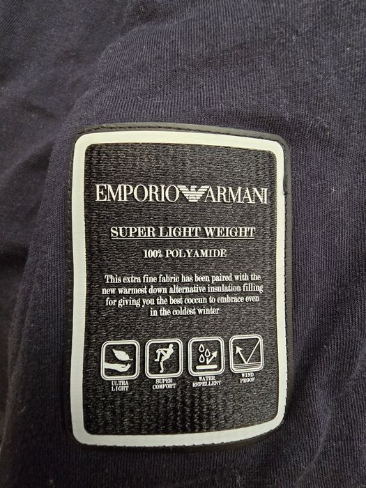 Оригинално яке Emporio Armani 
Размер 92 за момче
Ново слага