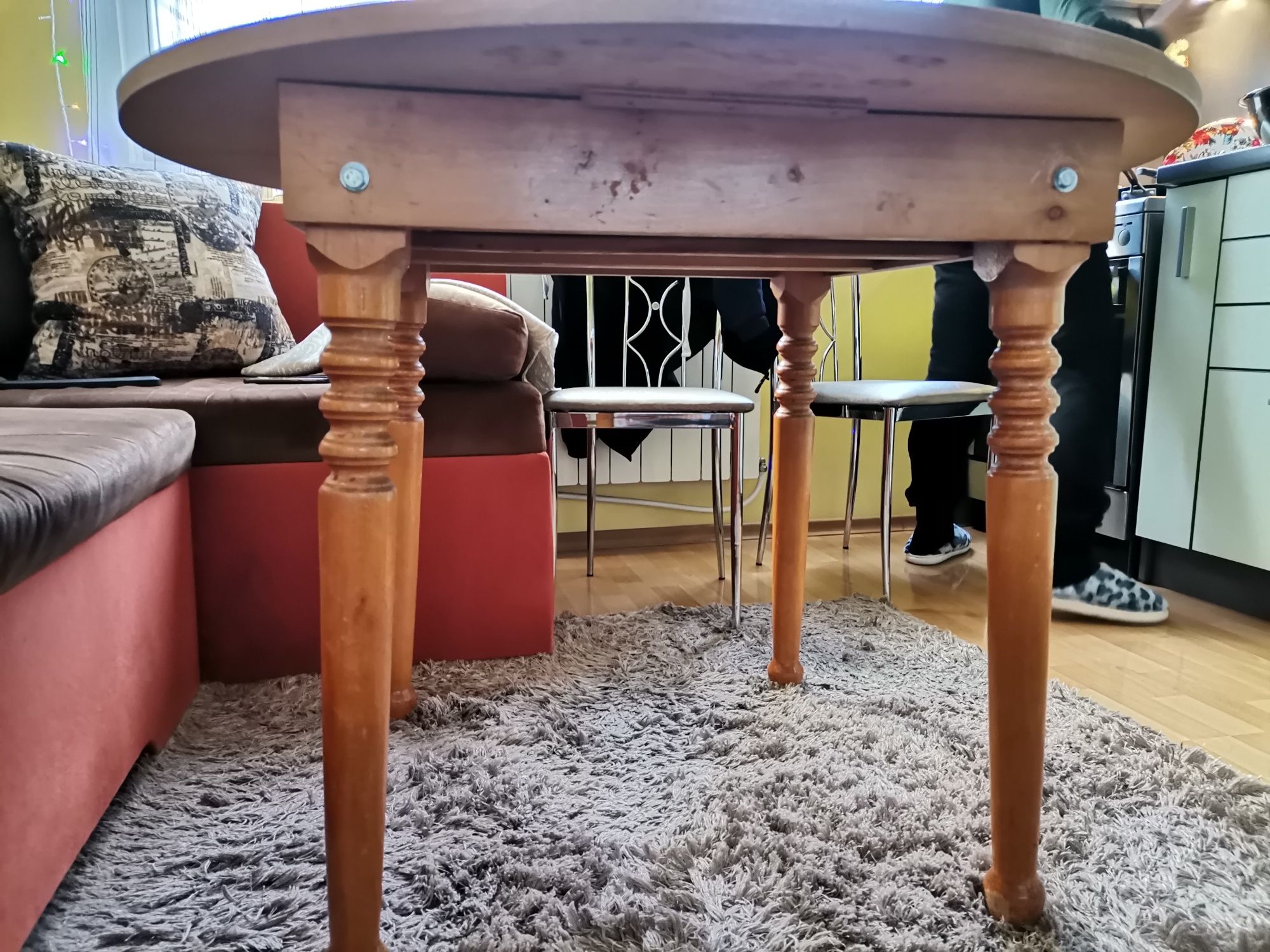 Трапеза дървена кръгла маса