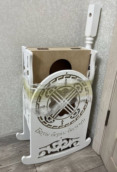 Продам бесик белый