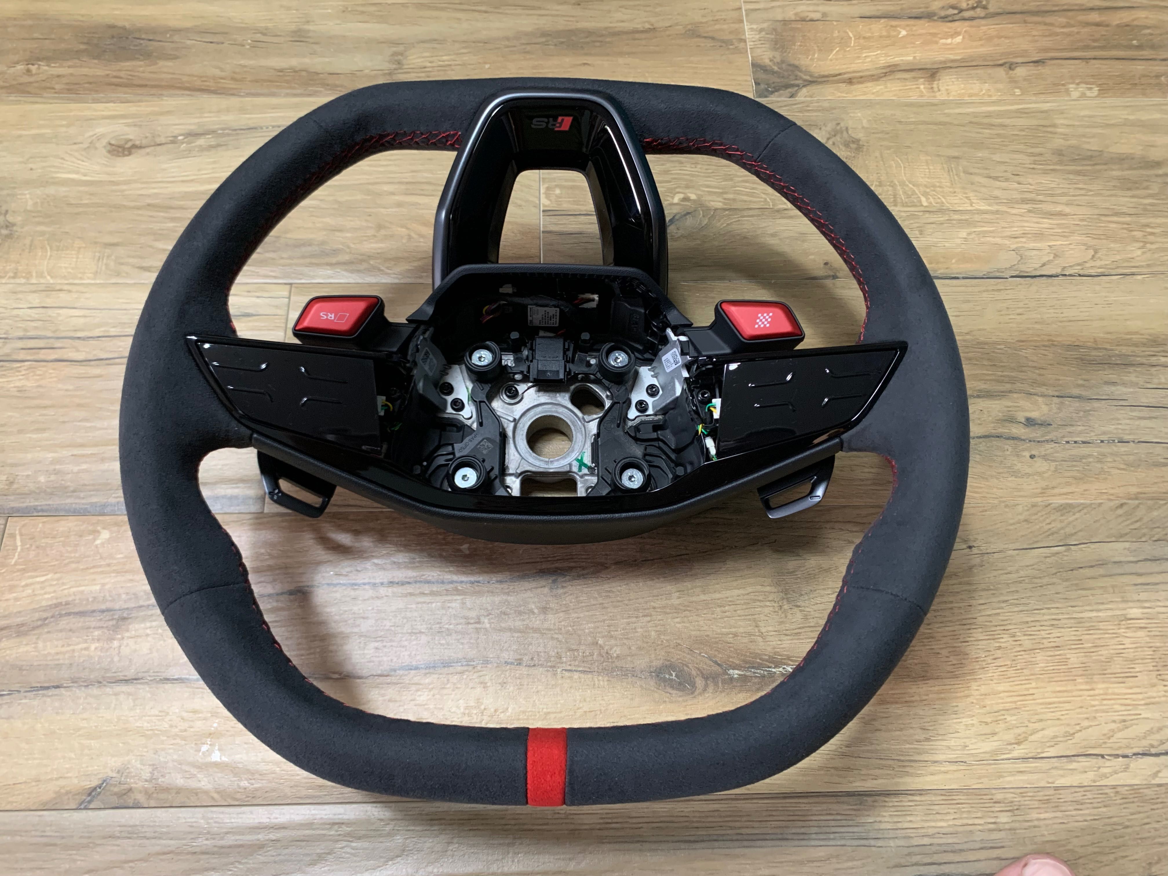 Volan Teșit Audi RS/Q4,Q5,Q6,A4,A5,A6,A7,E Tron /Modelul Nou 2024