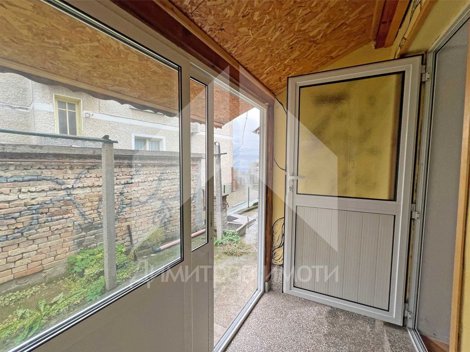 Продава се Къща в Нови пазар - 50 кв.м за 900 €/кв.м - Снимка #3