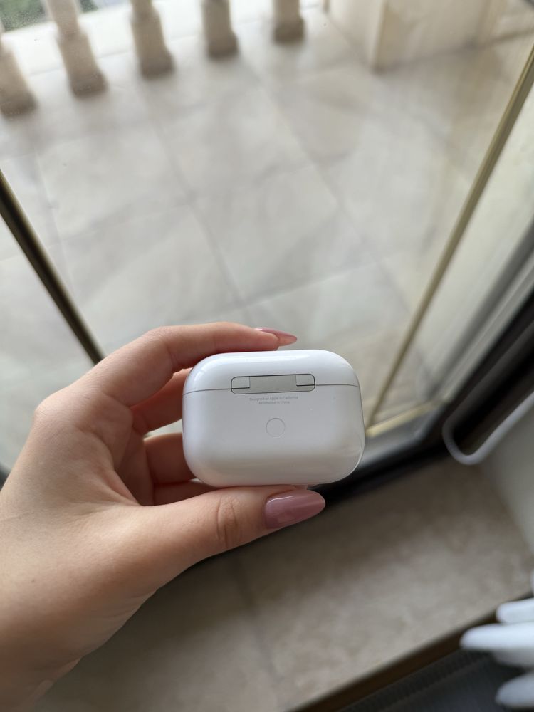 air pods pro кейс с правым наушником