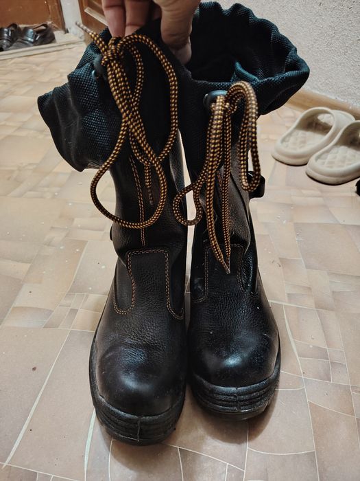 Продам спец обувь