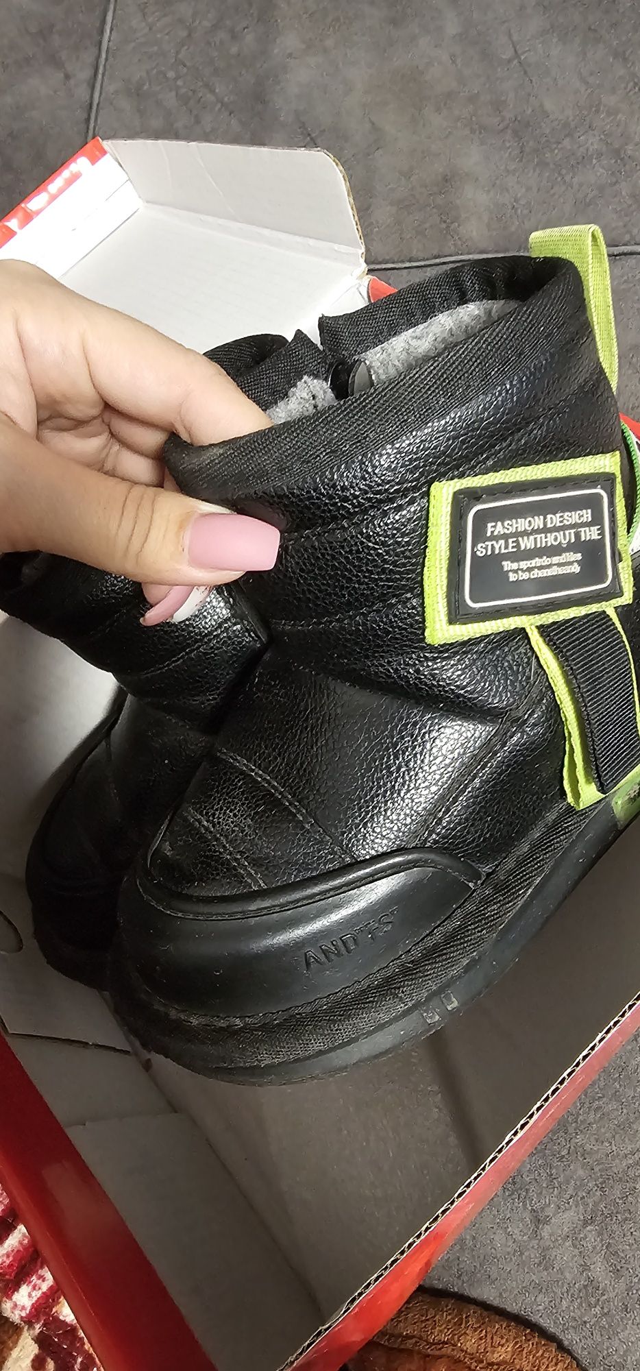 Продам детские зимние ботинки