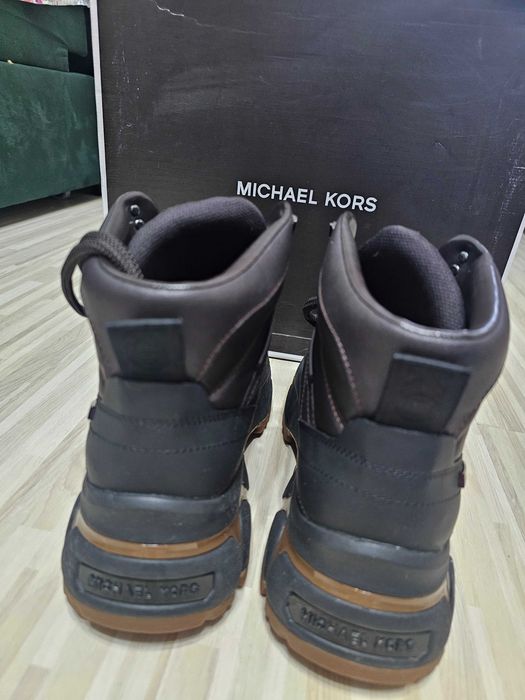 Trappers MICHAEL Michael Kors Logan Boot 42F3LGFB3D Maro