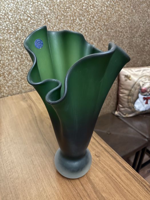 Продам вазу винтаж хрустальное стекло