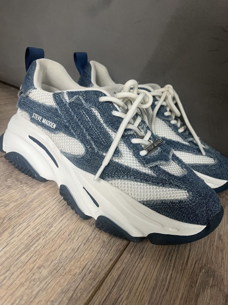 Уникален дънков модел на Steve Madden