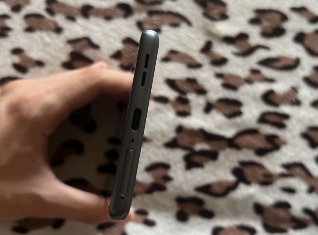 Vând Motorola g85 5g