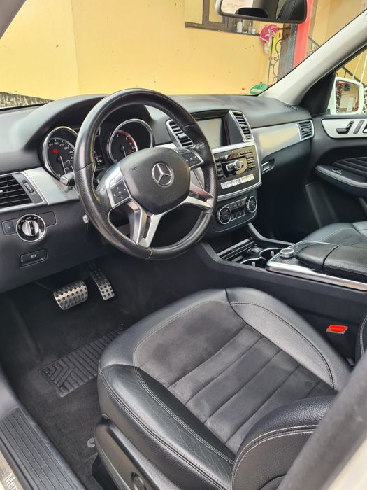 Mercedes ML350 an fabricatie 2012 motor 3.0Diesel 258CP Pachet AMG