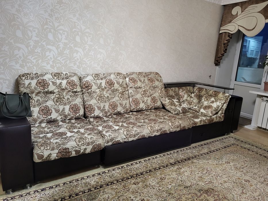 Продам практичный красивый диван