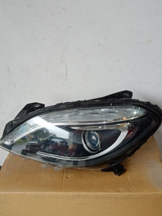 Vând far stânga Mercedes w246