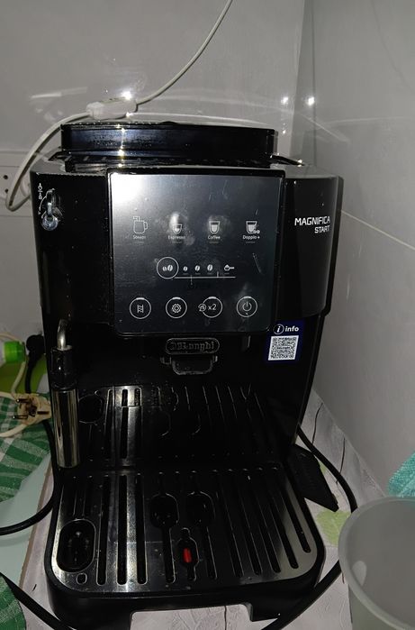 Кофемашина DeLonghi ECAM222