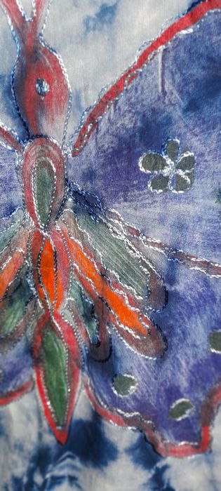 Bluză nouă, model fluture.