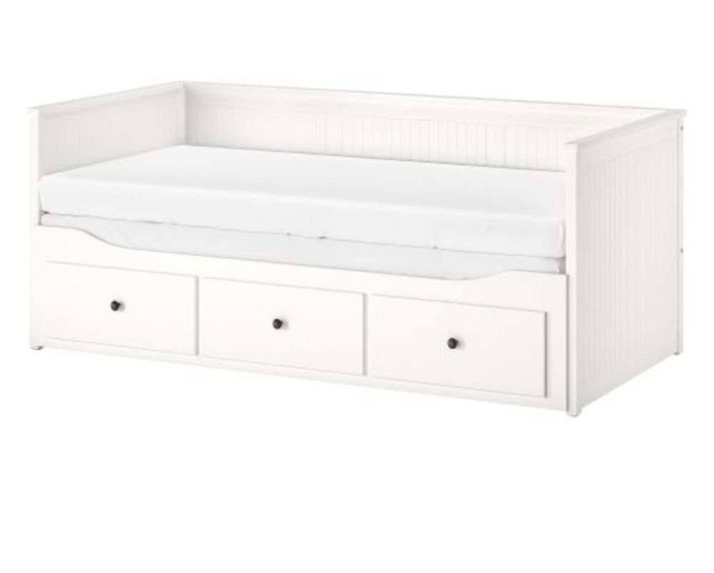 Кушетка IKEA HEMNES с големи чекмеджета – нормални следи от употреба