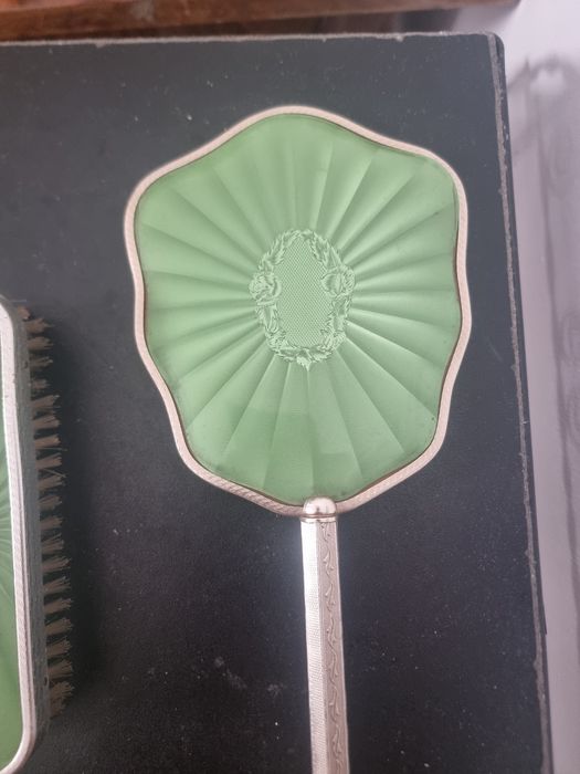 Set vintage toaletă Art Deco – oglindă si perie, email verde