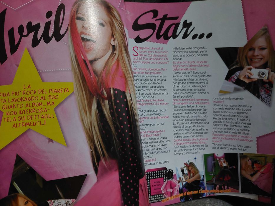 Revista noua, impecabila let's go Cu Avril Lavigne, Selena,Miley Cyrus