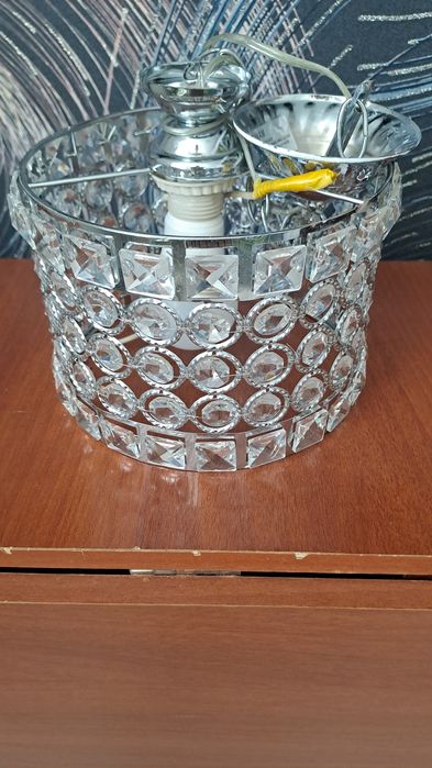 Продам люстру красивую