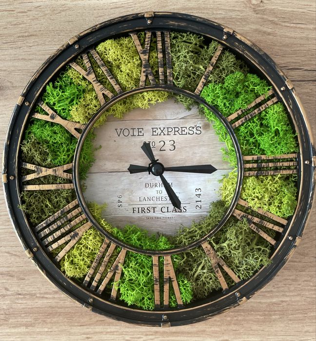 Картини и часовници със скандинавски мъх